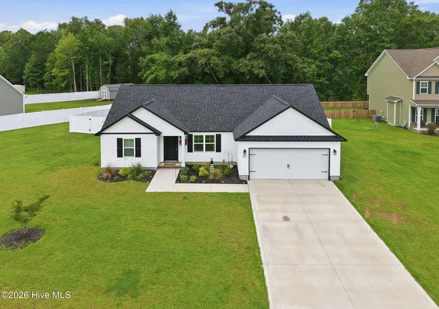 Photo 3 of Single family home for sale at 321 Cotton Hl Pl, Hubert, NC 28539 | MLS# 100600057 | Listing updated on 2026-09-18