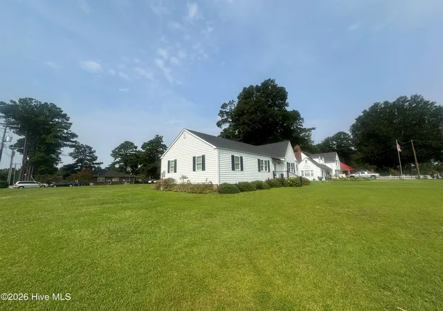 Photo 2 of Single family home for sale at 622 E Memorial Dr, Ahoskie, NC 27910 | MLS# 100592243 | Listing updated on 2026-09-24