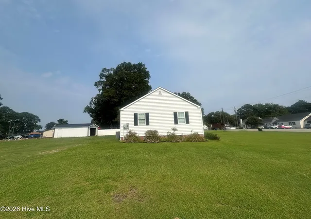 Photo 3 of Single family home for sale at 622 E Memorial Dr, Ahoskie, NC 27910 | MLS# 100592243 | Listing updated on 2026-09-24