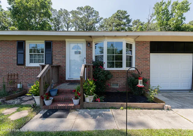 Photo 2 of Single family home for sale at 35 Victoria Rd, Jacksonville, NC 28546 | MLS# 100581179 | Listing updated on 2026-09-16