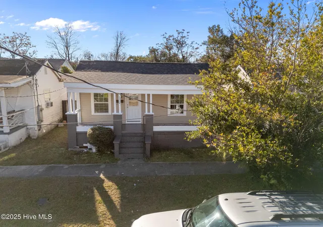 Photo 2 of Single family home for sale at 1310 Church St, Wilmington, NC 28401 | MLS# 100545676 | Listing updated on 2026-09-14