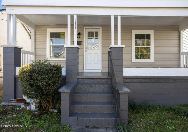 Photo 3 of Single family home for sale at 1310 Church St, Wilmington, NC 28401 | MLS# 100545676 | Listing updated on 2026-09-14