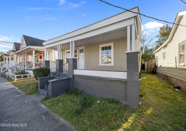 Photo 4 of Single family home for sale at 1310 Church St, Wilmington, NC 28401 | MLS# 100545676 | Listing updated on 2026-09-14