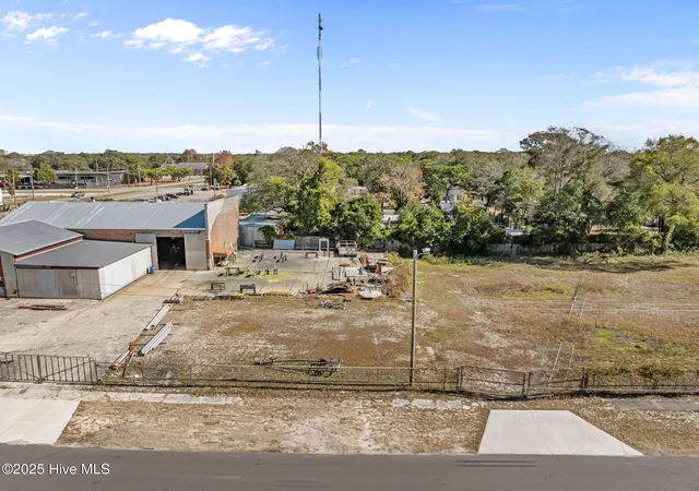 Photo 4 of House for sale at 2607 Worth Dr, Wilmington, NC 28412 | MLS# 100541750 | Listing updated on 2026-03-02