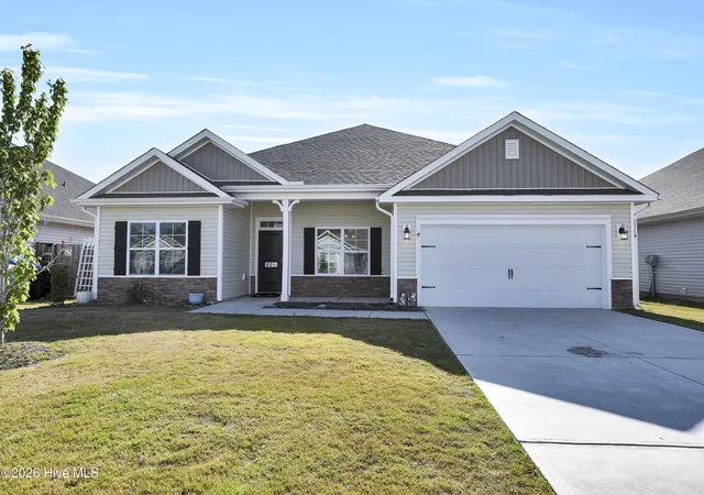 Photo 1 of Single family home for sale at 805 Washington Sq, Richlands, NC 28574 | MLS# 100575342 | Listing updated on 2026-09-05