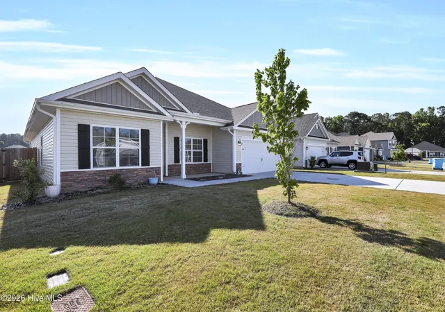 Photo 3 of Single family home for sale at 805 Washington Sq, Richlands, NC 28574 | MLS# 100575342 | Listing updated on 2026-09-05