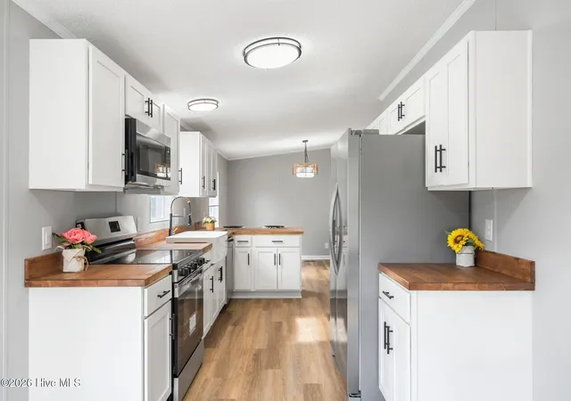 Photo 3 of Manufactured home for sale at 9220 Shady Forest Dr Sw, Calabash, NC 28467 | MLS# 100574531 | Listing updated on 2026-09-11