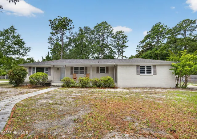 Photo 2 of Single family home for sale at 9 Castlewood Dr, Wilmington, NC 28409 | MLS# 100593801 | Listing updated on 2026-08-18