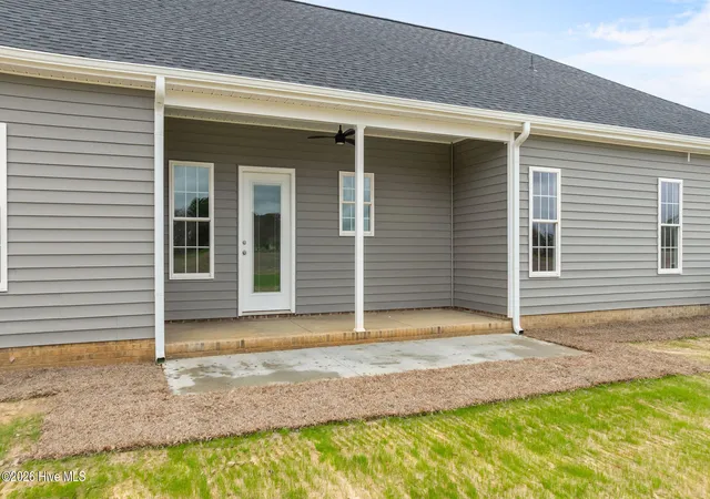 Photo 3 of Single family home for sale at 102 Ellen'S Way Dr, Goldsboro, NC 27534 | MLS# 100540500 | Listing updated on 2026-10-01