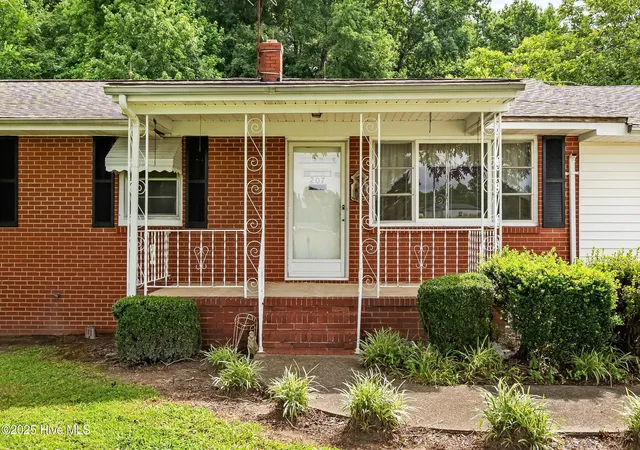 Photo 3 of Single family home for sale at 207 Wendell Rd, Wendell, NC 27591 | MLS# 100558821 | Listing updated on 2026-09-10