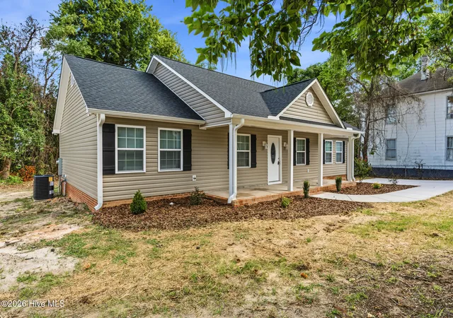 Photo 2 of Single family home for sale at 213 Rice St, Hamlet, NC 28345 | MLS# 100592307 | Listing updated on 2026-08-18