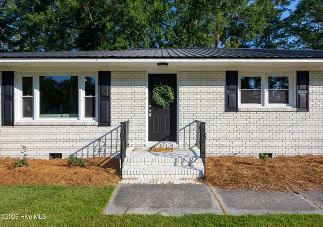 Photo 2 of Single family home for sale at 411 Lafayette St, Clinton, NC 28328 | MLS# 100559396 | Listing updated on 2026-09-11