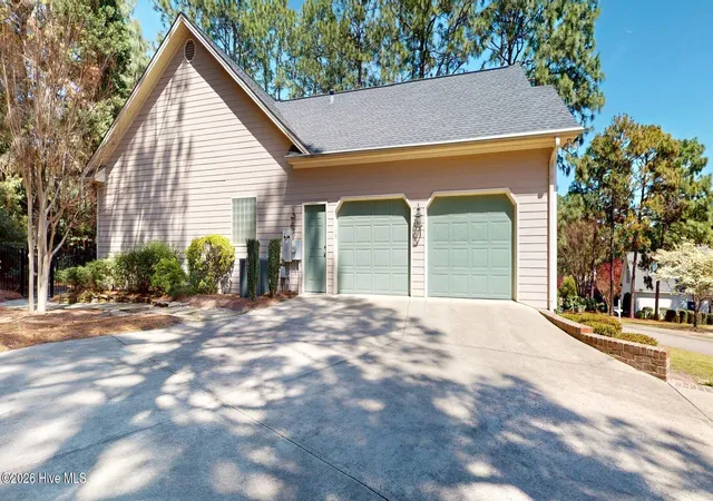 Photo 4 of Single family home for sale at 30 Steeplechase Ct, Southern Pines, NC 28387 | MLS# 100563440 | Listing updated on 2026-08-18