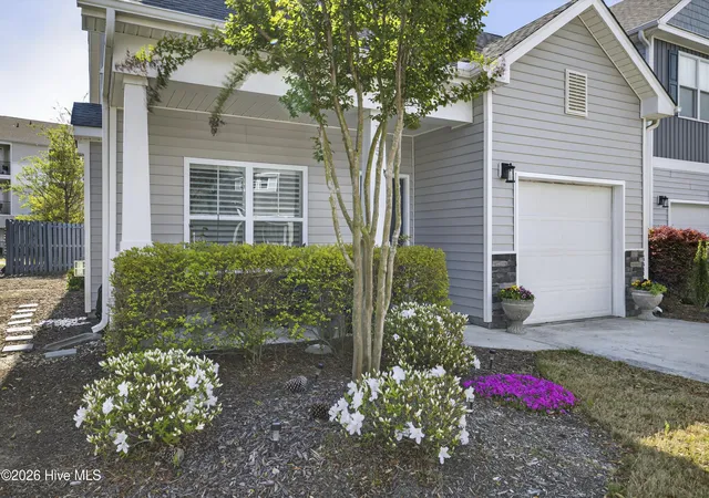 Photo 3 of Townhouse for sale at 1654 Bratton Ct, Wilmington, NC 28405 | MLS# 100569203 | Listing updated on 2026-08-18