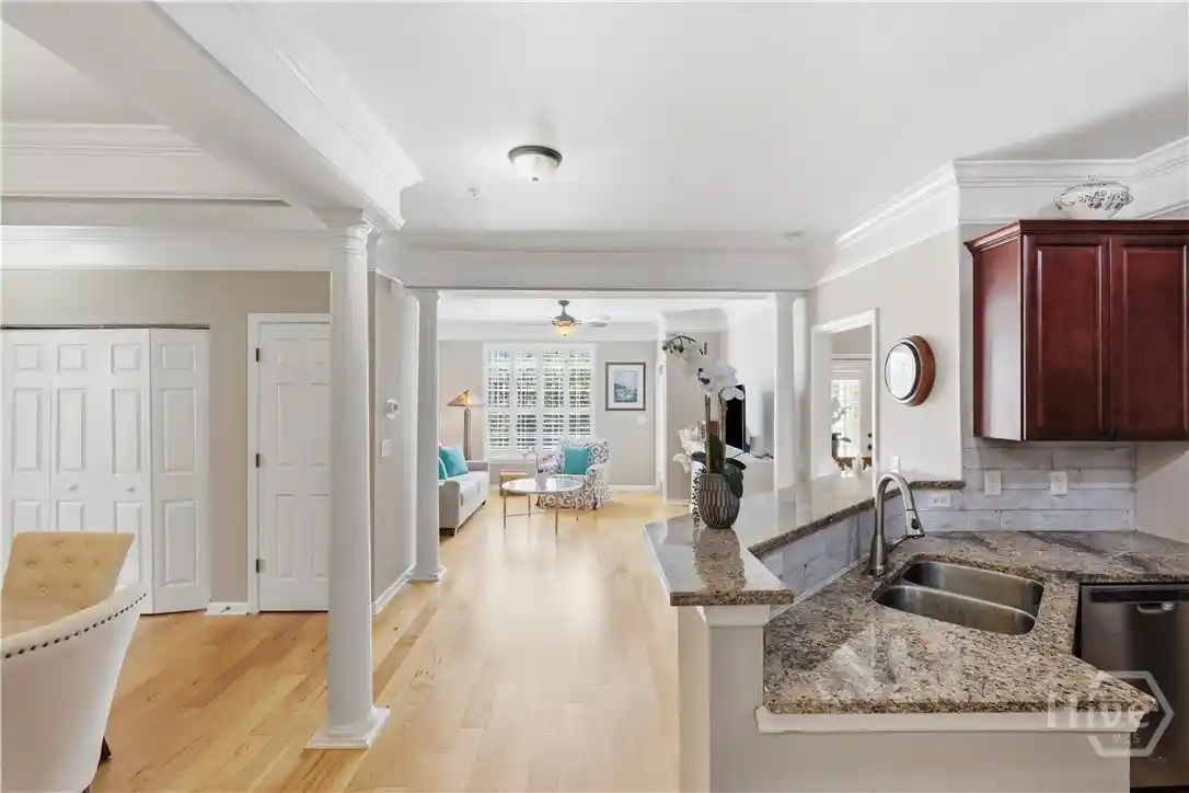 Listing Photo 2 - Condo for sale in 2124 Whitemarsh Wy located at 2124 Whitemarsh Wy, Savannah, GA 31410 - Unit 2124 Whitemarsh Way