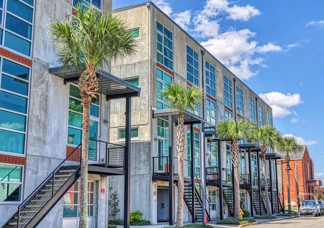 Photo 2 of Condo for sale at 555 Berrien St #B, Savannah, GA 31401 | MLS# SA359029 | Listing updated on 2026-07-28