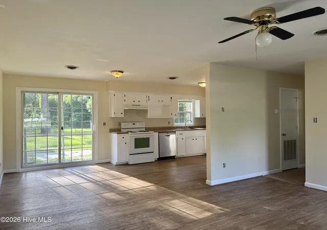 Photo 1 of Single family home for sale at 792 Broad Crk Rd, New Bern, NC 28560 | MLS# 100592619 | Listing updated on 2026-08-18