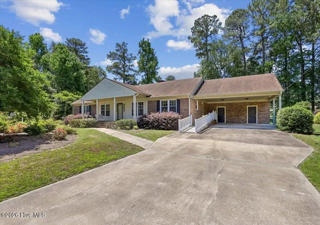 Photo 3 of Single family home for sale at 221 Pinewood Cir, Goldsboro, NC 27534 | MLS# 100575753 | Listing updated on 2026-08-18