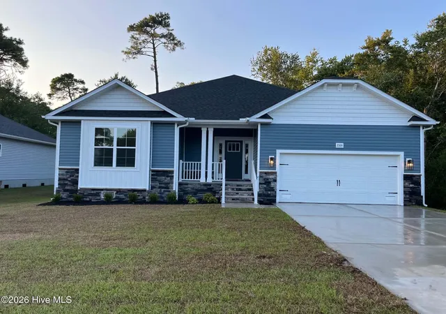 Photo 1 of Single family home for sale at 811 Pelican Dr, New Bern, NC 28560 | MLS# 100599770 | Listing updated on 2026-08-28
