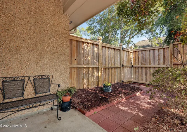 Photo 3 of Single family home for sale at 7412 Ridgeview Pl, Wilmington, NC 28411 | MLS# 100588549 | Listing updated on 2026-09-16