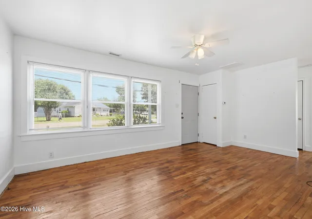 Photo 3 of Single family home for sale at 813 N 20th Street, Morehead City, NC 28557 | MLS# 100587061 | Listing updated on 2026-08-31