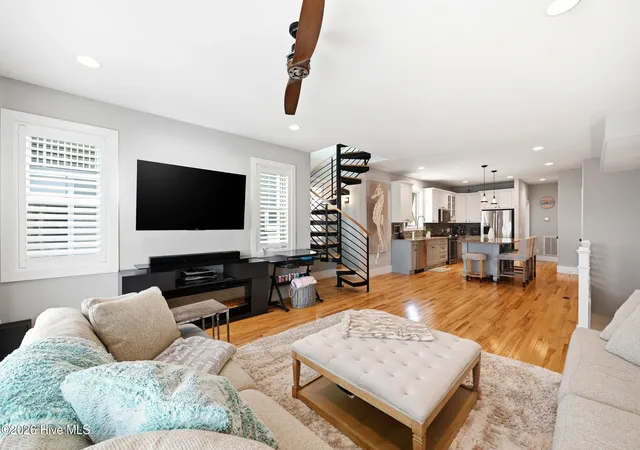 2nd image of 302 Alabama Ave #Unit 2, Carolina Beach, NC 28428 | MLS# 100568408