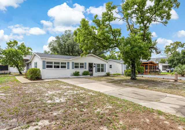 Photo 2 of Single family home for sale at 139 Ne 18th Street, Oak Island, NC 28465 | MLS# 100595698 | Listing updated on 2026-08-18