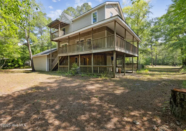 Photo 3 of Single family home for sale at 975 River Bnd Dr, Burgaw, NC 28425 | MLS# 100584304 | Listing updated on 2026-09-16