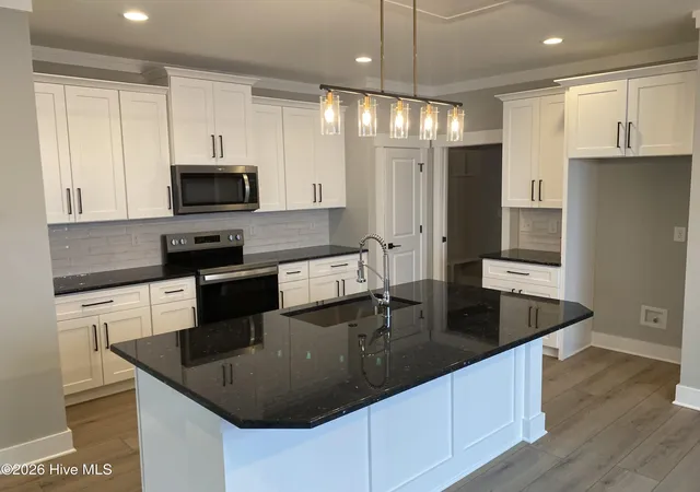 Photo 5 of Single family home for sale at 408 Summit St, Aberdeen, NC 28315 | MLS# 100581973 | Listing updated on 2026-08-18