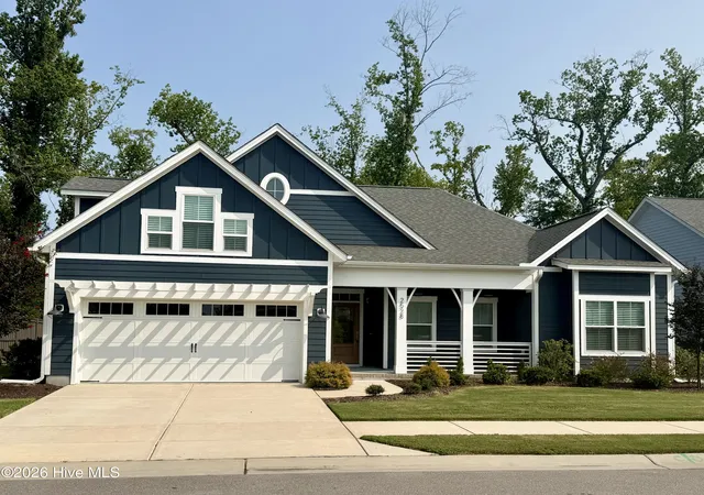 Photo 1 of Single family home for sale at 2528 Lakeside Cir, Wilmington, NC 28401 | MLS# 100589440 | Listing updated on 2026-09-07