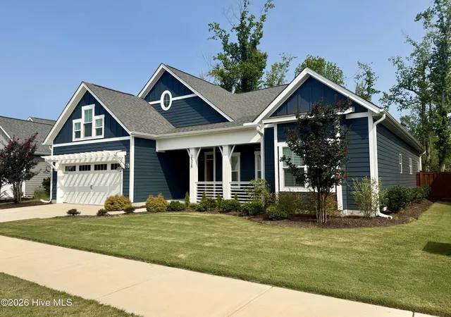 Photo 2 of Single family home for sale at 2528 Lakeside Cir, Wilmington, NC 28401 | MLS# 100589440 | Listing updated on 2026-09-07