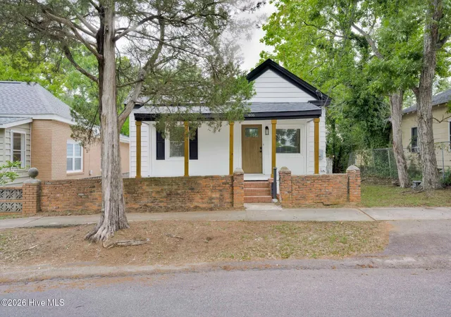 Photo 2 of Single family home for sale at 406 Edgefield Ave Nw, Aiken, SC 29801 | MLS# 100591754 | Listing updated on 2026-08-18