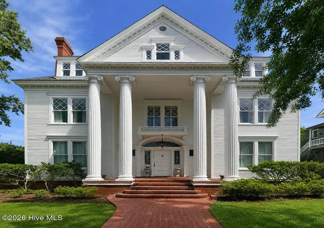 Photo 3 of Single family home for sale at 113 Nun St, Wilmington, NC 28401 | MLS# 100578840 | Listing updated on 2026-08-18