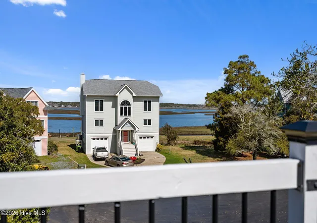 Homes for sale in Surf City, NC | 121 Seagull Ct, Surf City, NC 28445 | MLS# 100561498