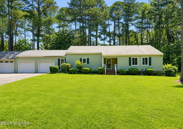 Photo 1 of Single family home for sale at 4501 W Fairway Dr, Trent Woods, NC 28562 | MLS# 100578706 | Listing updated on 2026-08-18