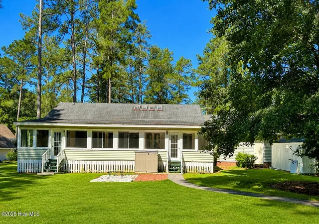 Photo 2 of Single family home for sale at 4501 W Fairway Dr, Trent Woods, NC 28562 | MLS# 100578706 | Listing updated on 2026-08-18