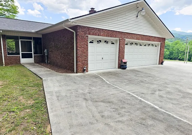 Photo 2 of Single family home for sale at 45 Sulpher Ln, Andrews, NC 28901 | MLS# 98544611 | Listing updated on 2026-08-18
