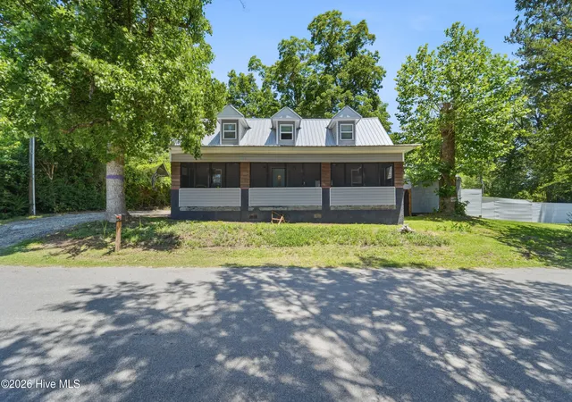 Photo 1 of Single family home for sale at 105 E Trent St, Trenton, NC 28585 | MLS# 100579805 | Listing updated on 2026-08-18