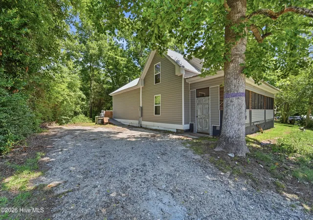 Photo 3 of Single family home for sale at 105 E Trent St, Trenton, NC 28585 | MLS# 100579805 | Listing updated on 2026-08-18