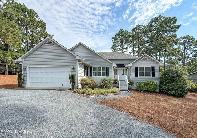 Photo 4 of Single family home for sale at 5 Bridle Path Cir, Pinehurst, NC 28374 | MLS# 100596458 | Listing updated on 2026-10-08