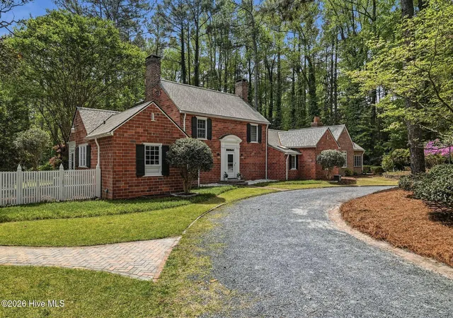Photo 4 of Single family home for sale at 285 N Bethesda Rd, Southern Pines, NC 28387 | MLS# 100583485 | Listing updated on 2026-08-24