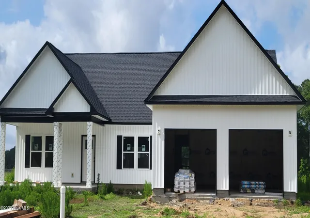 Photo 1 of Single family home for sale at 201 Crown Dr, Washington, NC 27889 | MLS# 100577288 | Listing updated on 2026-08-18