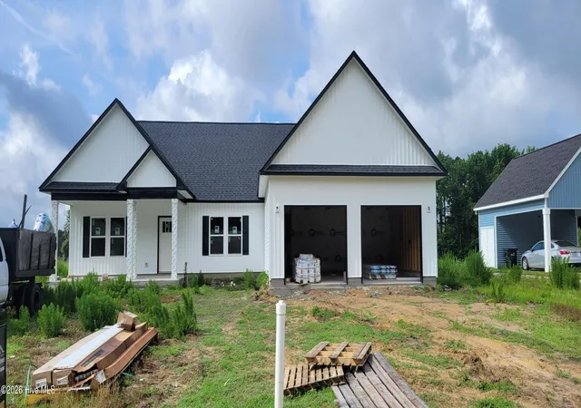 Photo 2 of Single family home for sale at 201 Crown Dr, Washington, NC 27889 | MLS# 100577288 | Listing updated on 2026-08-18