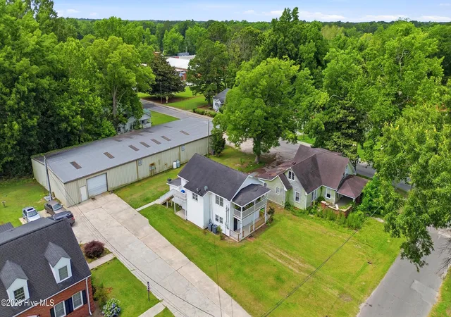 Homes for sale in Whiteville, NC | 313 W Lewis Street, Whiteville, NC 28472 | Houzeo
