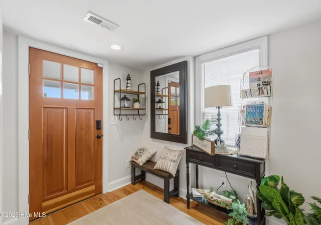 Photo 4 of Single family home for sale at 1015 N Craven St, New Bern, NC 28560 | MLS# 100563988 | Listing updated on 2026-09-03