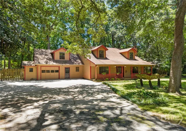 Photo 1 of Single family home for sale at 9 W Coquena Cir, Savannah, GA 31410 | MLS# SA350560 | Listing updated on 2026-09-18