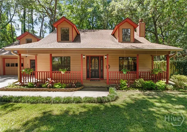 Photo 3 of Single family home for sale at 9 W Coquena Cir, Savannah, GA 31410 | MLS# SA350560 | Listing updated on 2026-09-18
