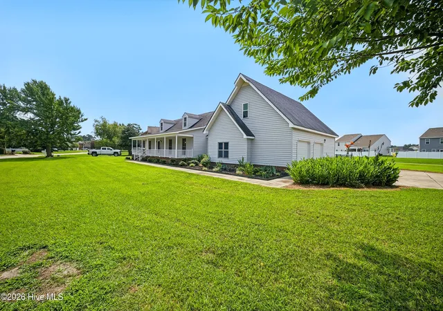 Photo 3 of Single family home for sale at 105 Binnacle Ct, Elizabeth City, NC 27909 | MLS# 100595695 | Listing updated on 2026-09-23