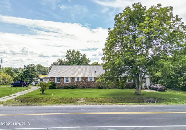 Homes for sale in Lake Waccamaw, NC | 103 Top Tobacco Rd, Lake Waccamaw, NC 28450 | MLS# 100528084