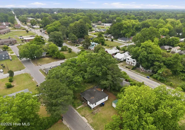 Photo 3 of Single family home for sale at 621 Harvey St, Kinston, NC 28501 | MLS# 100578593 | Listing updated on 2026-08-18